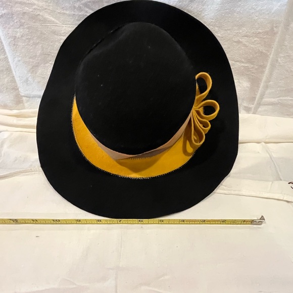 Vintage Felt Ladies Hat - Picture 4 of 4